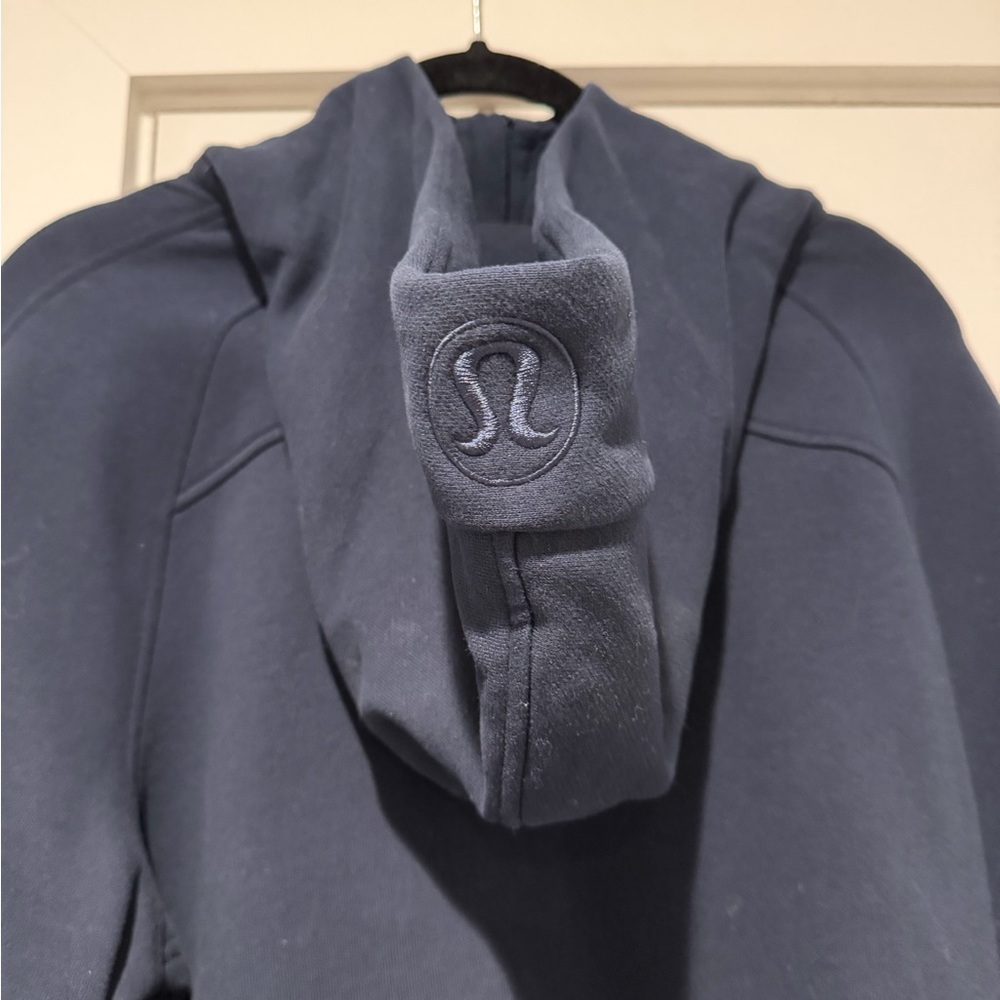 Auth. ✅ NWOT Lululemon Full Zip Scuba in “True Navy/Gold” Size M/L💙 - Picture 8 of 10